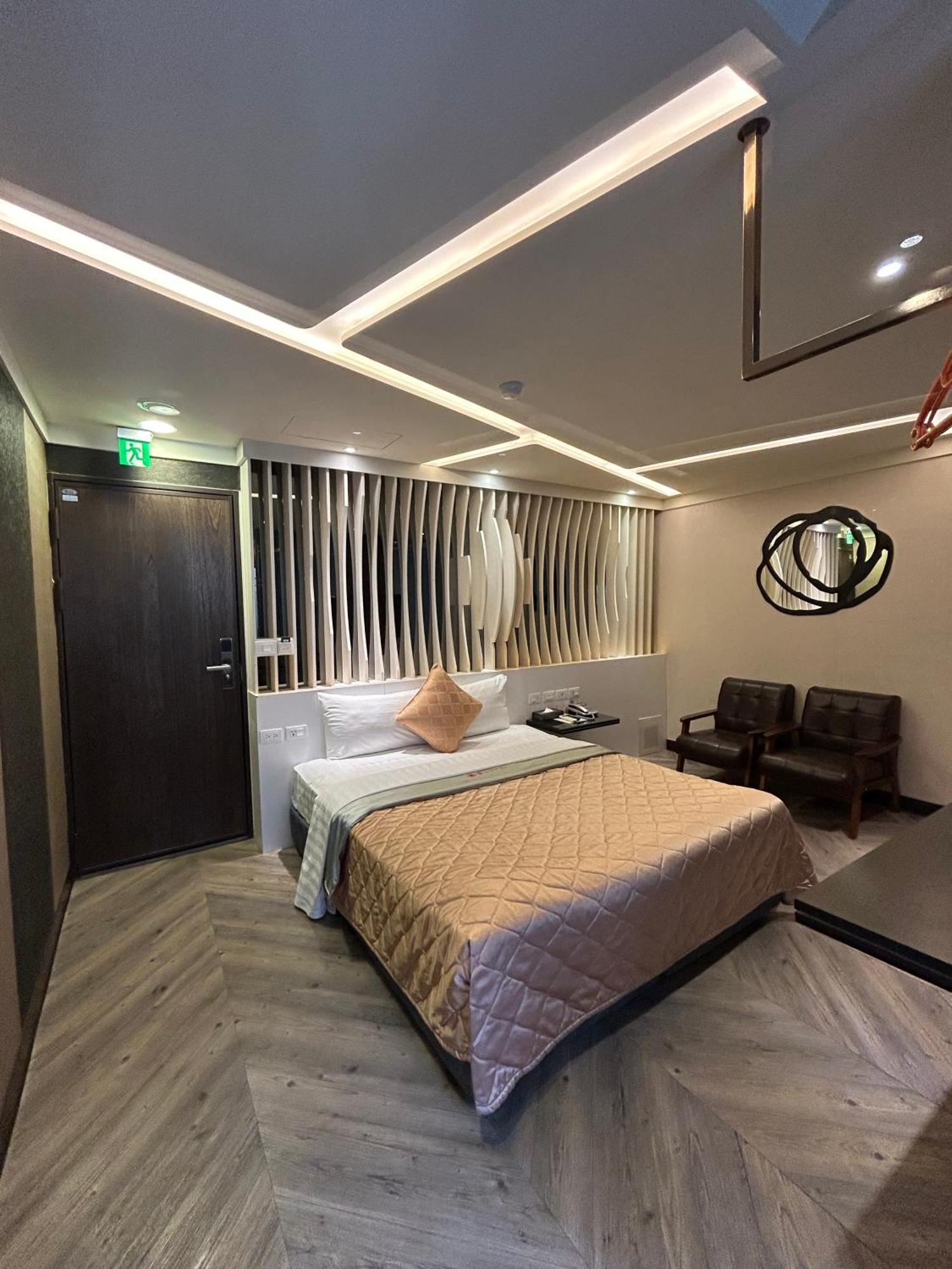 Benz Hotel Čung-li Exteriér fotografie