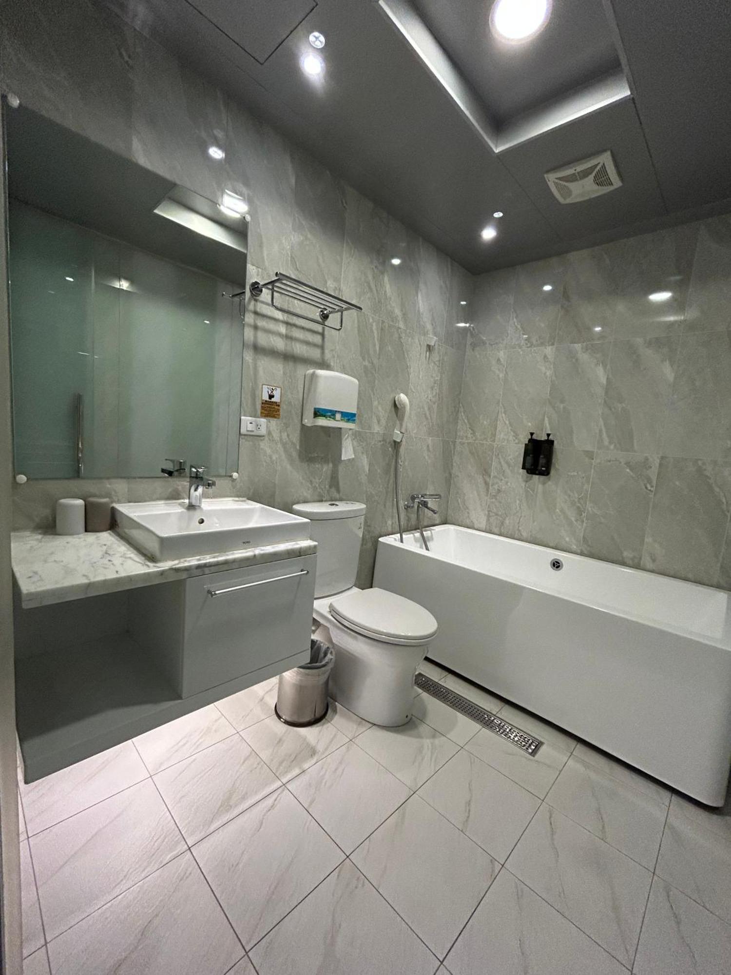 Benz Hotel Čung-li Exteriér fotografie